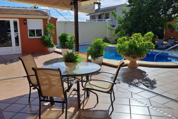 Parcela en La Gorgoja Córdoba con piscina (1.400 m²) - JCL Inmogroup Córdoba