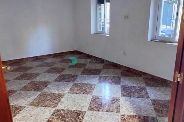 Casa en barrio de Cañero Córdoba en una sola planta con patio (4 habs.) - JCL Inmogroup Córdoba